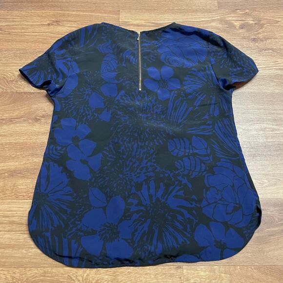 Lands End Blue Black Floral Short Sleeve Blouse Exposed Zipper Womens Size 8 - Picture 2 of 8